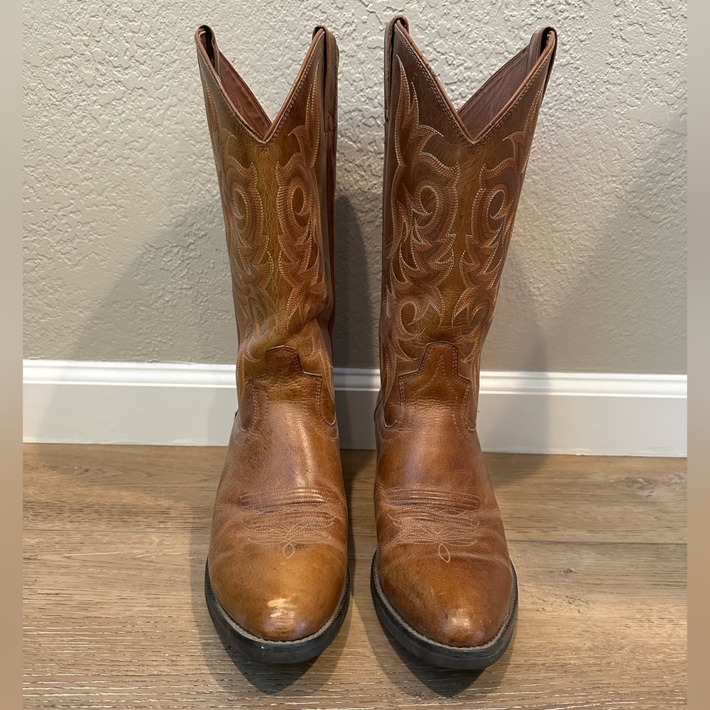 Justin Men’s Buck Round Toe Boots, 9D